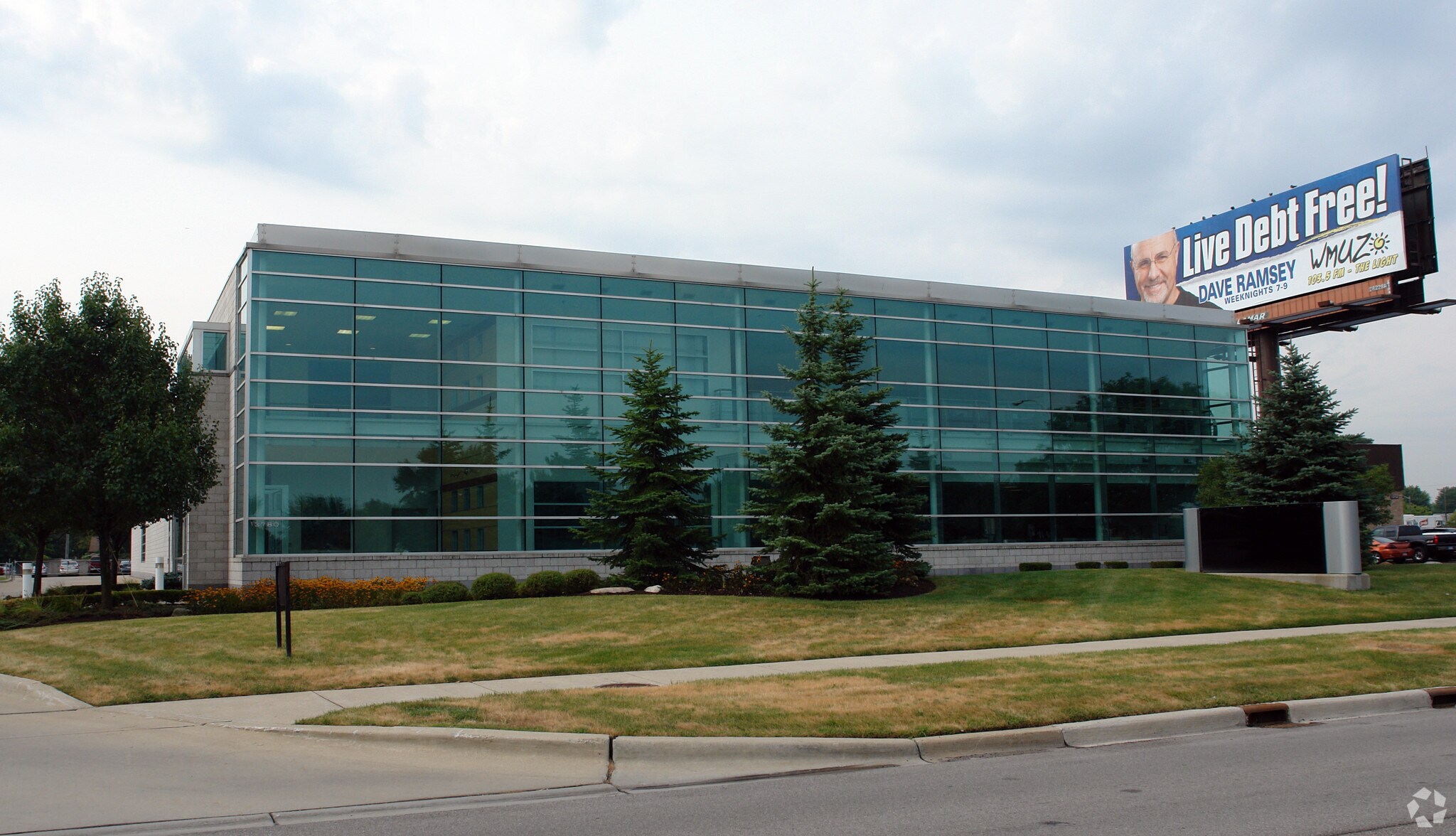 13780 E 11 Mile Rd, Warren, MI for sale Building Photo- Image 1 of 1