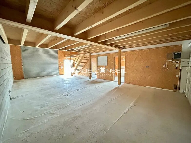 Flex in Garidech for lease - Interior Photo - Image 2 of 7