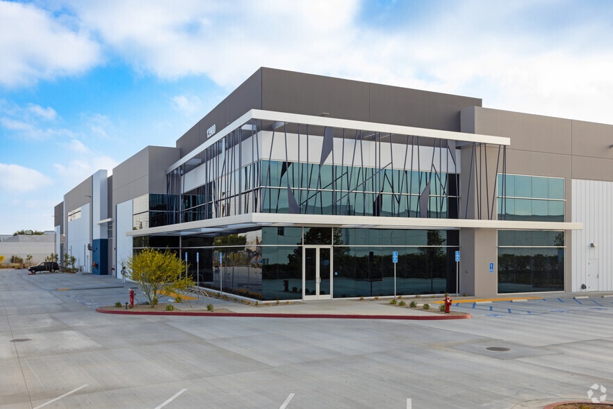 13900 Carmenita Rd, Santa Fe Springs, CA for lease - Building Photo - Image 2 of 2