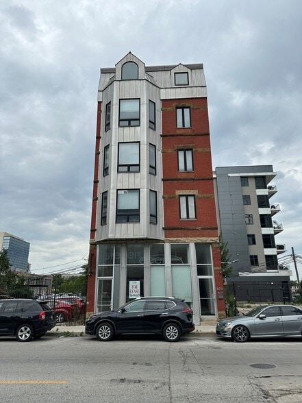 870 N Orleans St, Chicago, IL for lease - Building Photo - Image 2 of 8