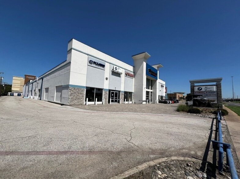 633 NE Loop 820, Hurst, TX for lease - Building Photo - Image 1 of 4