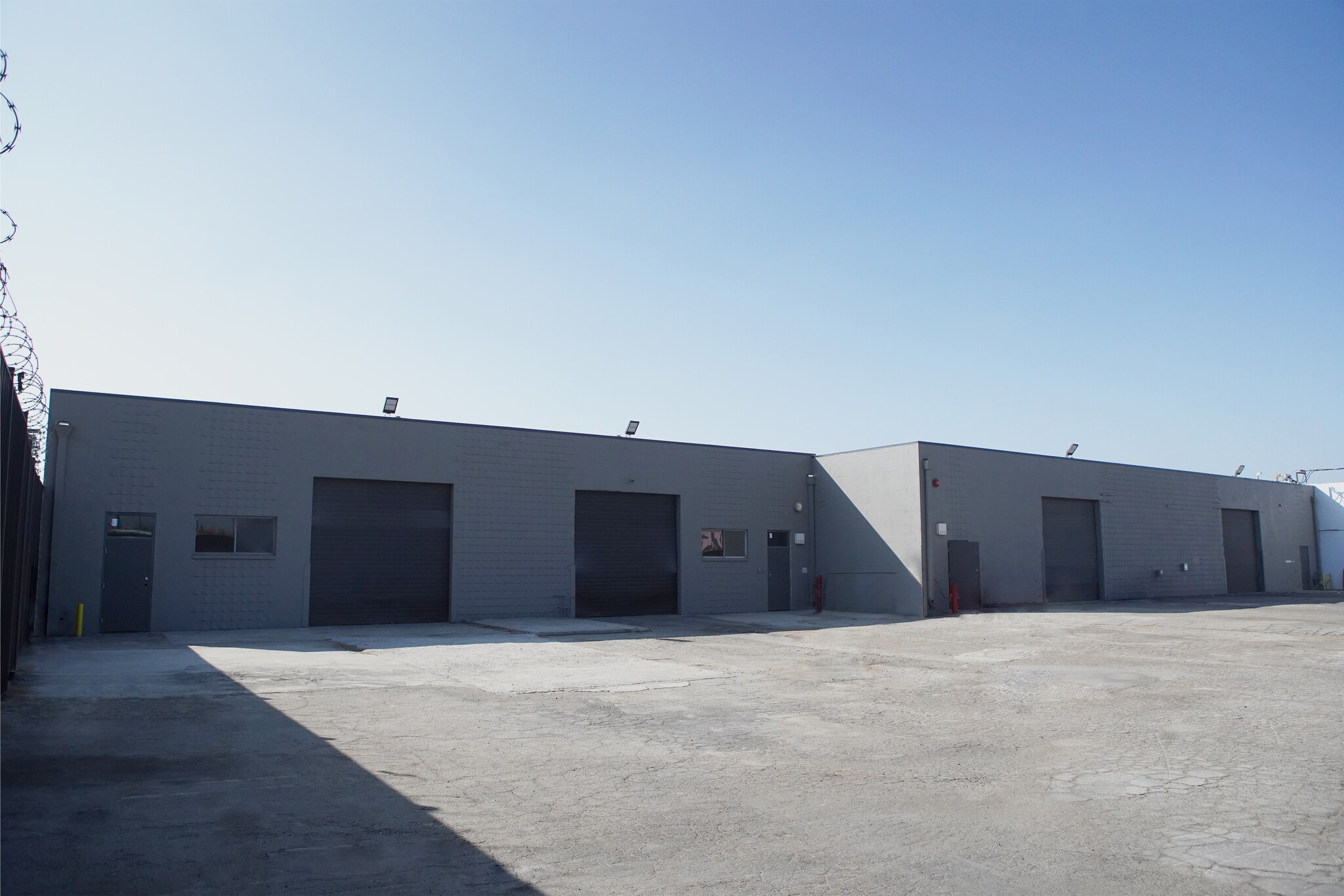 13330-13340 Raymer St, North Hollywood, CA for lease Building Photo- Image 1 of 11