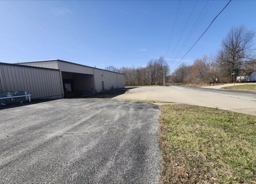 4201 Ilberry Rd, Mount Vernon, IL for lease - Building Photo - Image 3 of 4