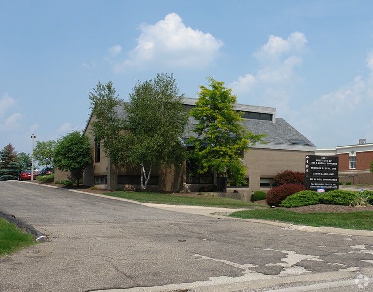 4181 Holiday St NW, North Canton, OH for lease - Primary Photo - Image 1 of 24