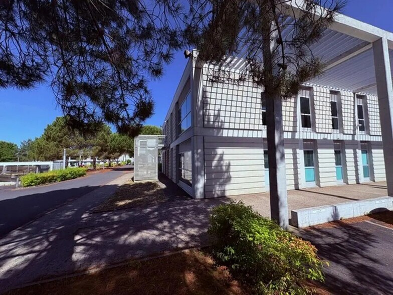 Office in Nantes for lease - Building Photo - Image 2 of 11