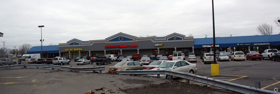 709 N Main St, North Syracuse, NY for lease - Primary Photo - Image 1 of 5