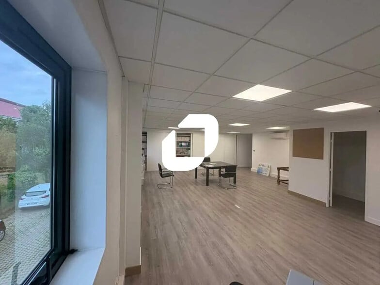 Office in Croissy-sur-Seine for sale - Interior Photo - Image 3 of 10