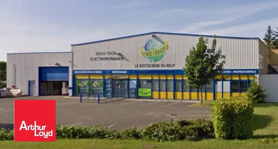 Retail in Chartres for lease - Building Photo - Image 2 of 4