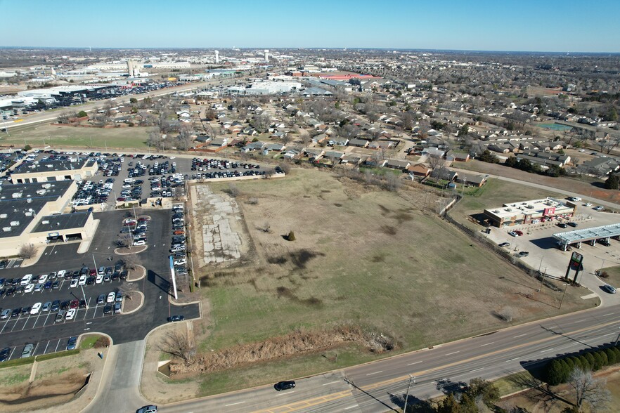 1121 E Memorial Rd, Oklahoma City, OK for sale - Building Photo - Image 2 of 8