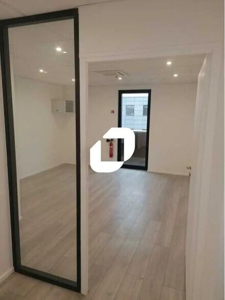 Office in Grigny for sale - Interior Photo - Image 3 of 6