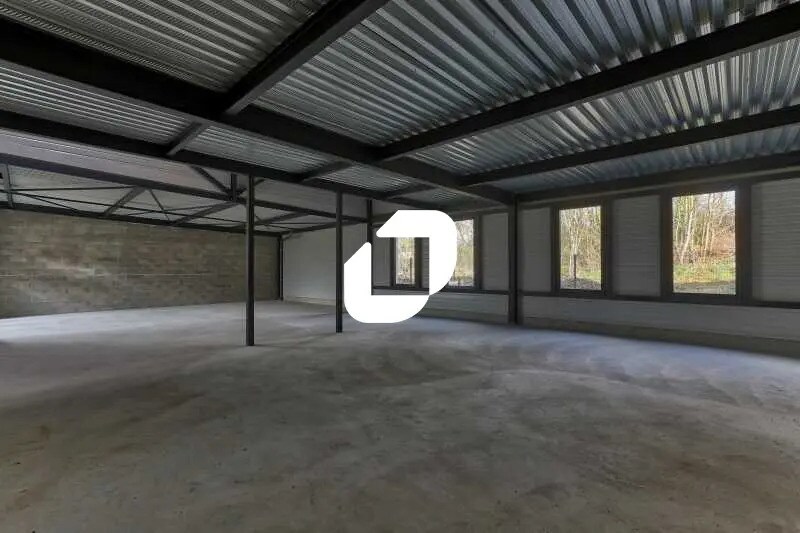 Retail in Lardy for lease - Interior Photo - Image 3 of 8