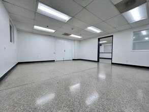 3901 SE Naef Rd, Portland, OR for lease Building Photo- Image 2 of 13