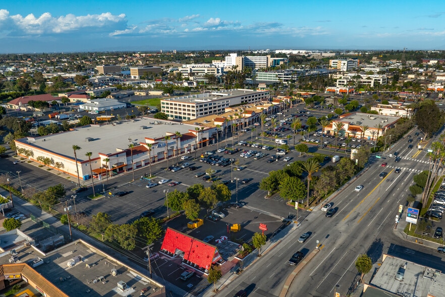 Wrigley Marketplace portfolio of 6 properties for sale on LoopNet.com - Building Photo - Image 3 of 5