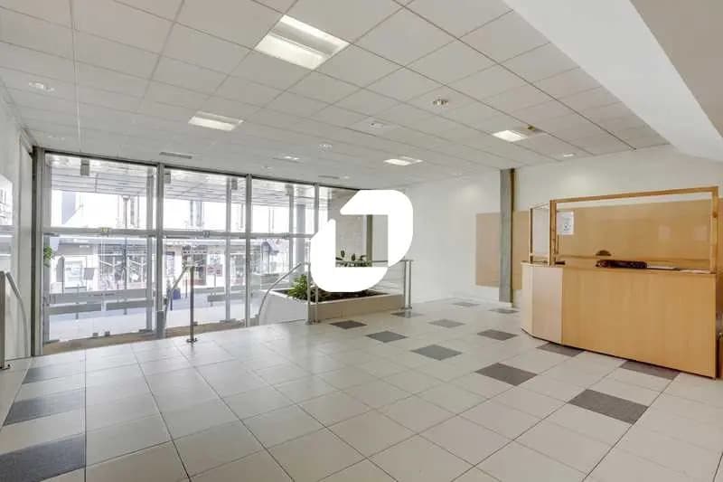 38-40 Rue Gabriel Crie, Malakoff for sale - Lobby - Image 2 of 15