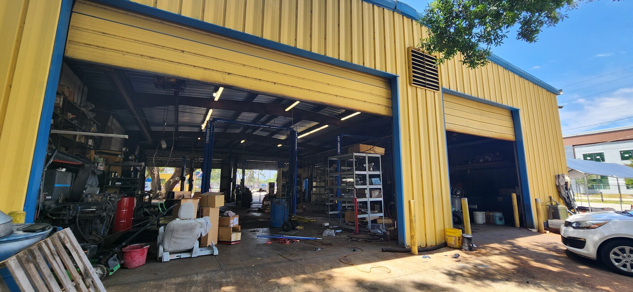 7901 N Florida Ave, Tampa, FL 33604 BOND AUTO SALES