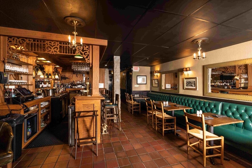 121 E Main St, Searsport, ME for sale - Interior Photo - Image 3 of 12