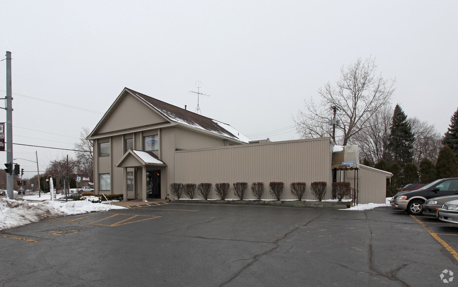 2494 Browncroft Blvd, Rochester, NY 14625