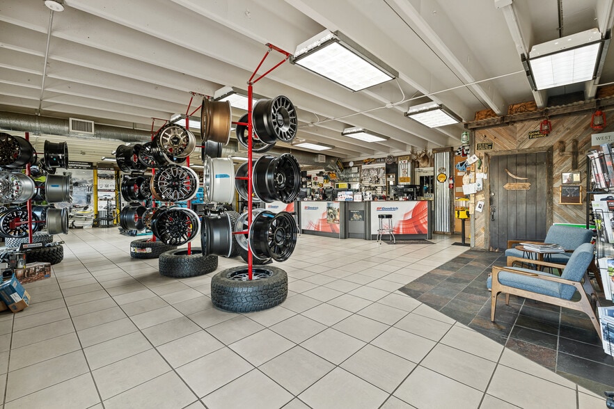 2238 NW Loop 410 Fwy, San Antonio, TX for sale - Building Photo - Image 3 of 32