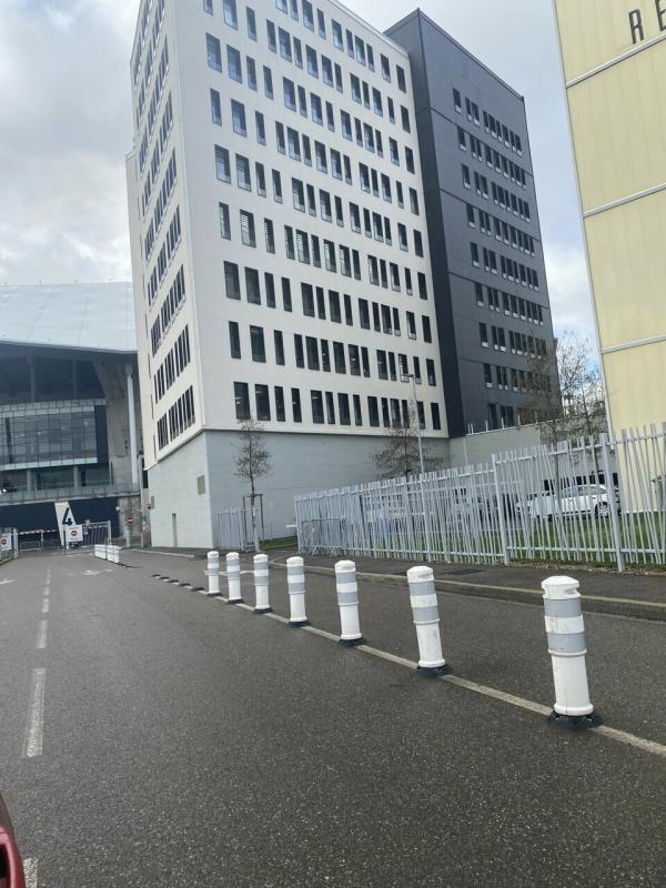Office in Décines-Charpieu for lease Building Photo- Image 1 of 8