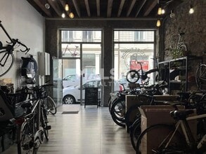 Retail in Lyon for lease Interior Photo- Image 2 of 2