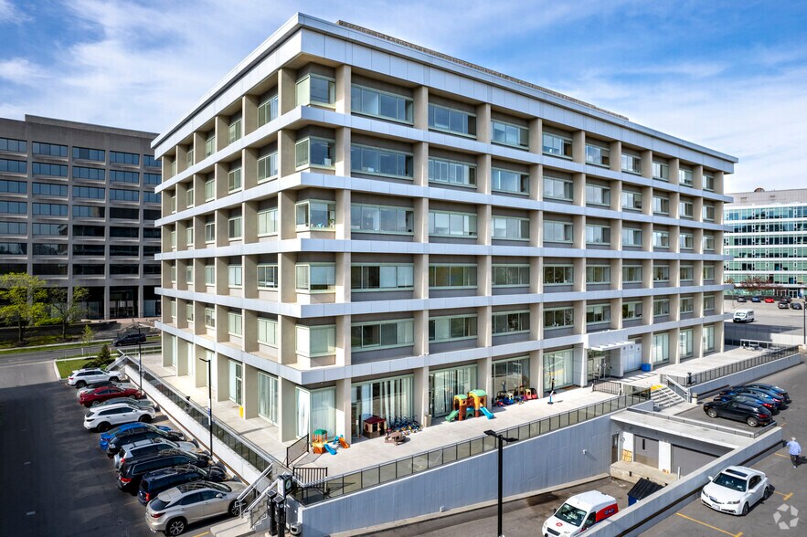 220 Duncan Mill Rd, Toronto, ON for sale - Building Photo - Image 2 of 5