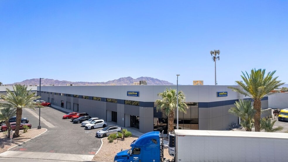 4420-4440 Mitchell St, North Las Vegas, NV for lease - Building Photo - Image 1 of 3
