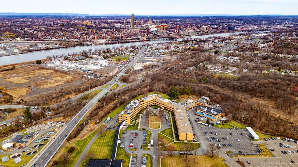 3 University Pl, Rensselaer, NY for lease - Building Photo - Image 2 of 7