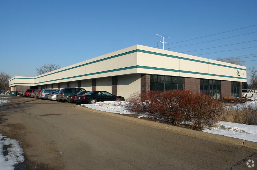 2611 N Hamline Ave, Roseville, MN for sale - Primary Photo - Image 2 of 6