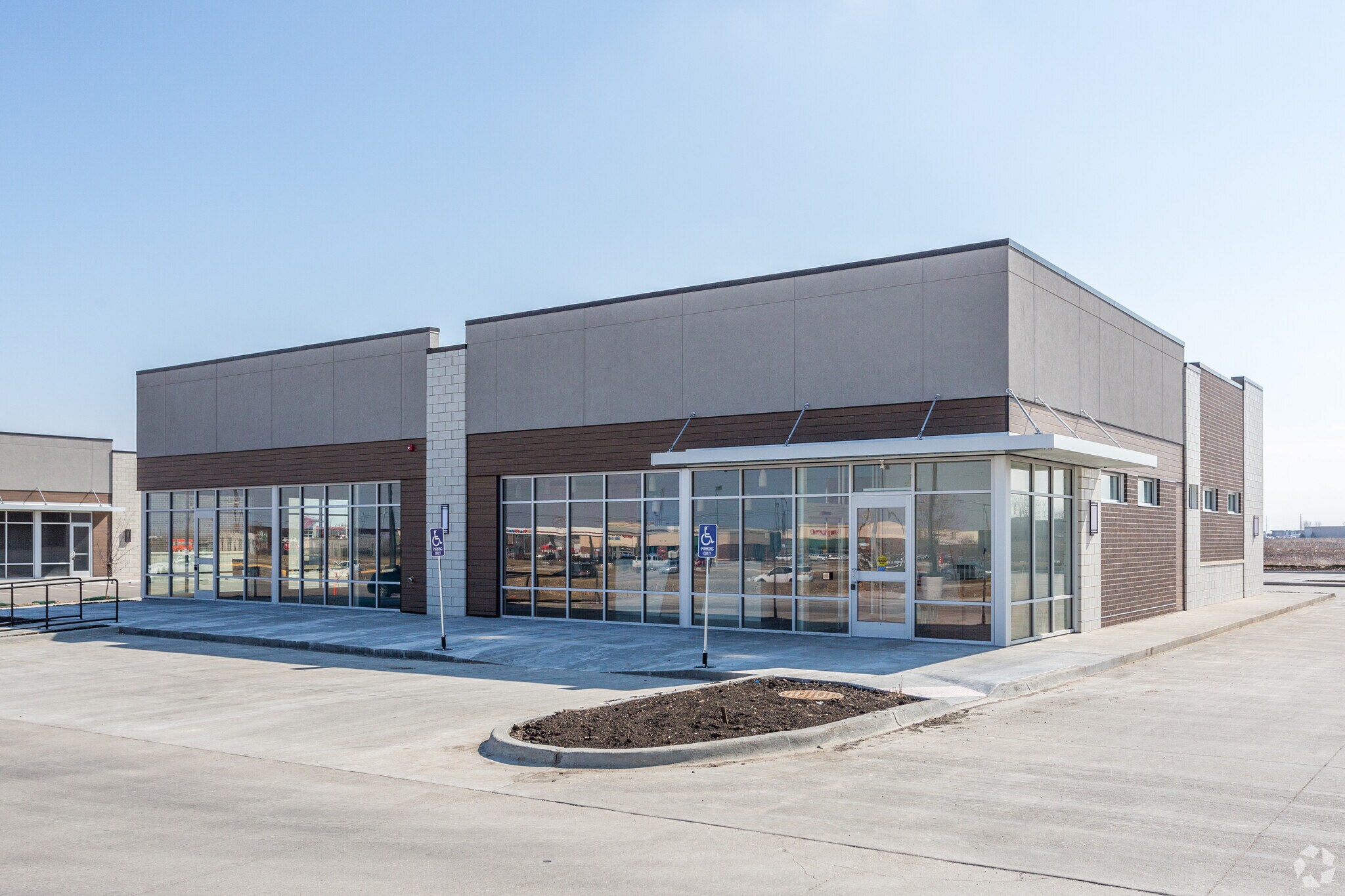 950 E Hickman Rd, Waukee, IA for sale Primary Photo- Image 1 of 1