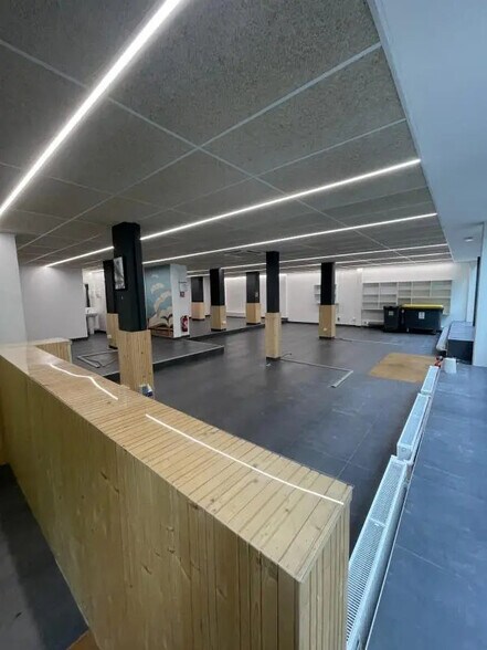Retail in Boulogne-Billancourt for lease - Interior Photo - Image 1 of 8