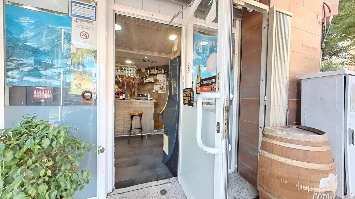 Retail in Sant Adrià de Besòs, Barcelona for lease Interior Photo- Image 1 of 7