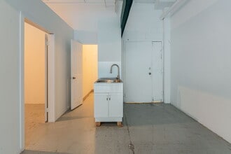 5333-5335 Av Casgrain, Montréal, QC for lease Building Photo- Image 2 of 5