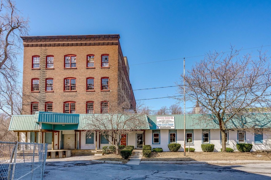 571 Fairbanks St, Watertown, NY for sale - Primary Photo - Image 1 of 20