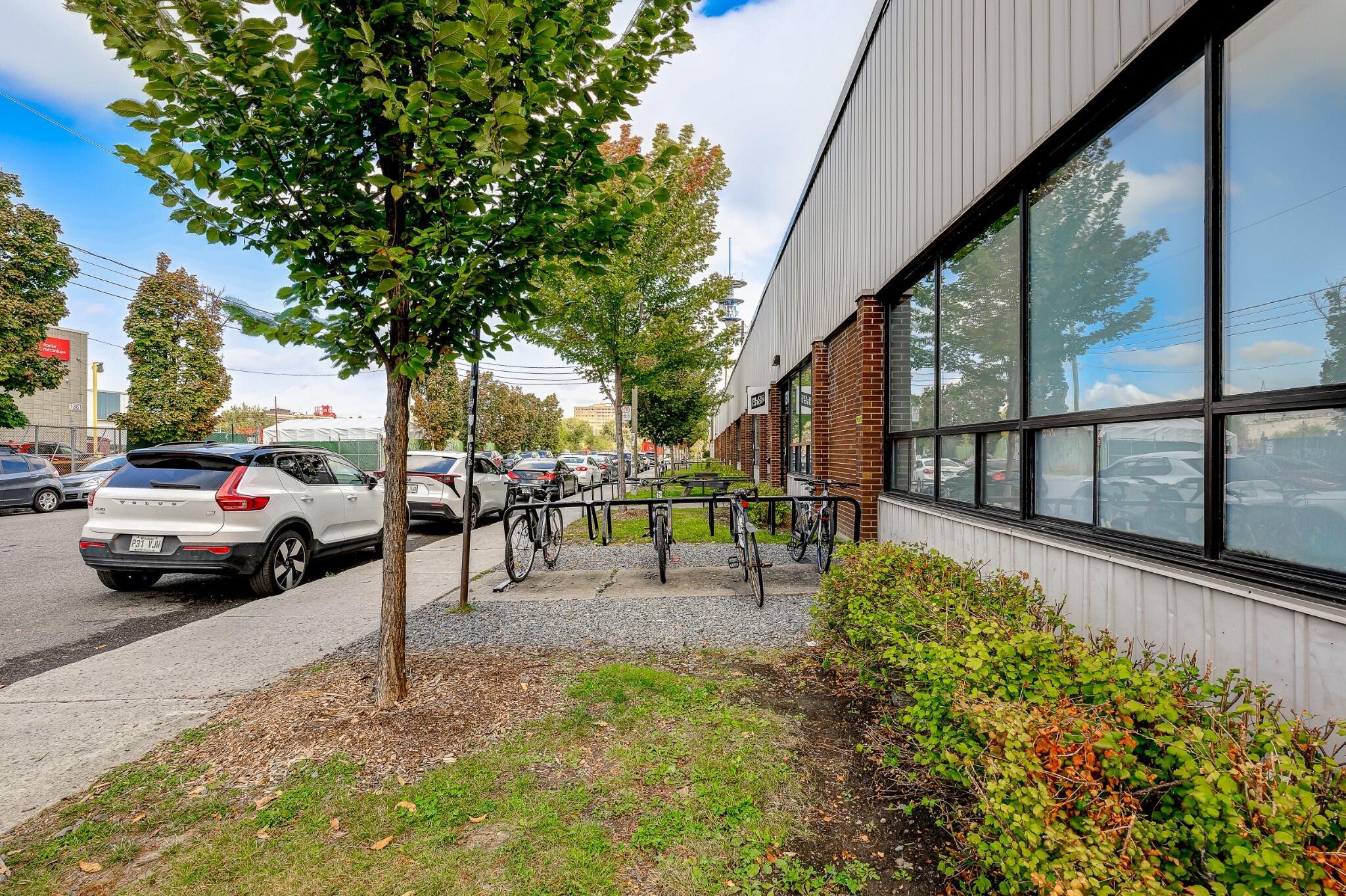 1310-1370 Rue Chabanel O, Montréal, QC for lease Building Photo- Image 1 of 17