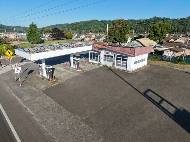 2118 Winchester Ave, Reedsport, OR for sale - Building Photo - Image 1 of 14