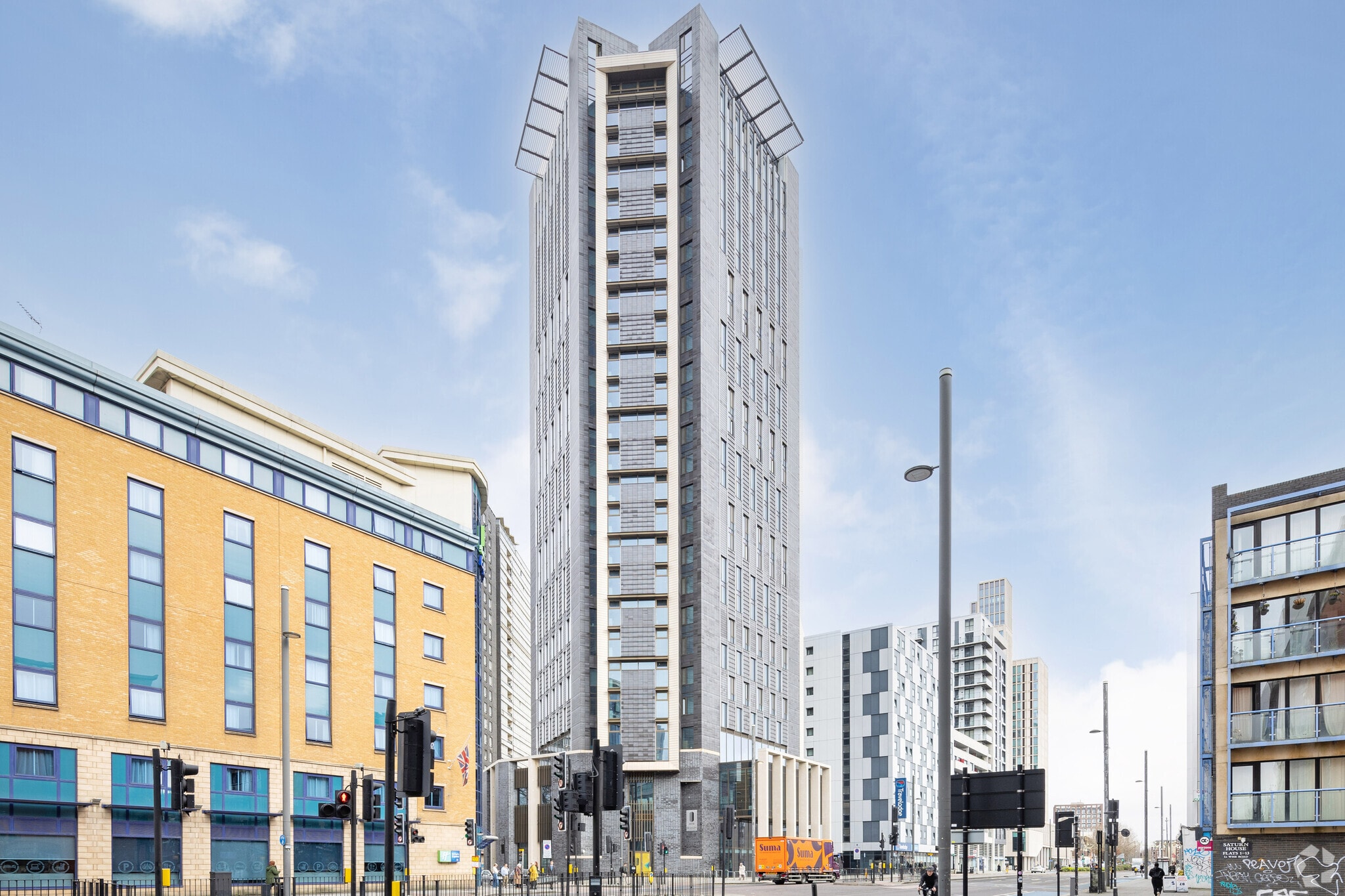 206-214 High St, London for sale Primary Photo- Image 1 of 1