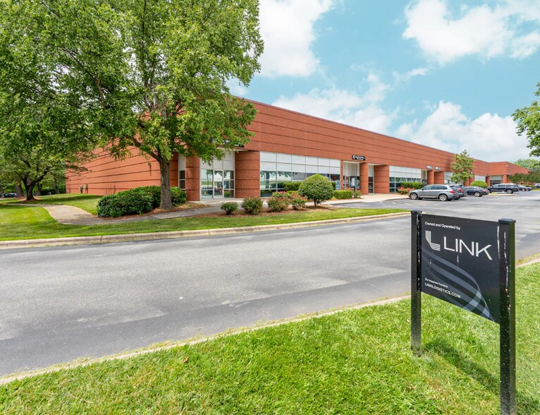 408 Gallimore Dairy Rd, Greensboro, NC for lease - Primary Photo - Image 1 of 10