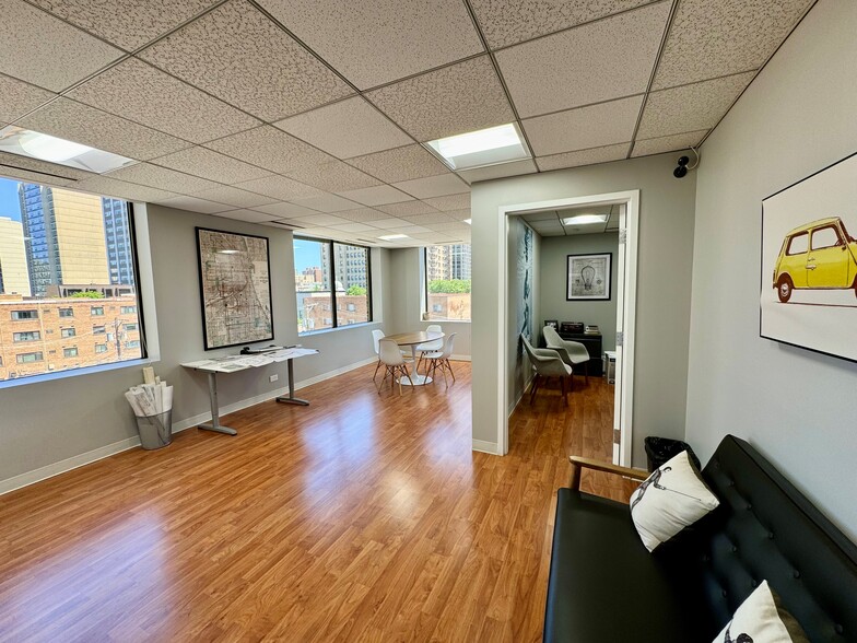 2551 N Clark St, Chicago, IL for lease - Interior Photo - Image 3 of 14