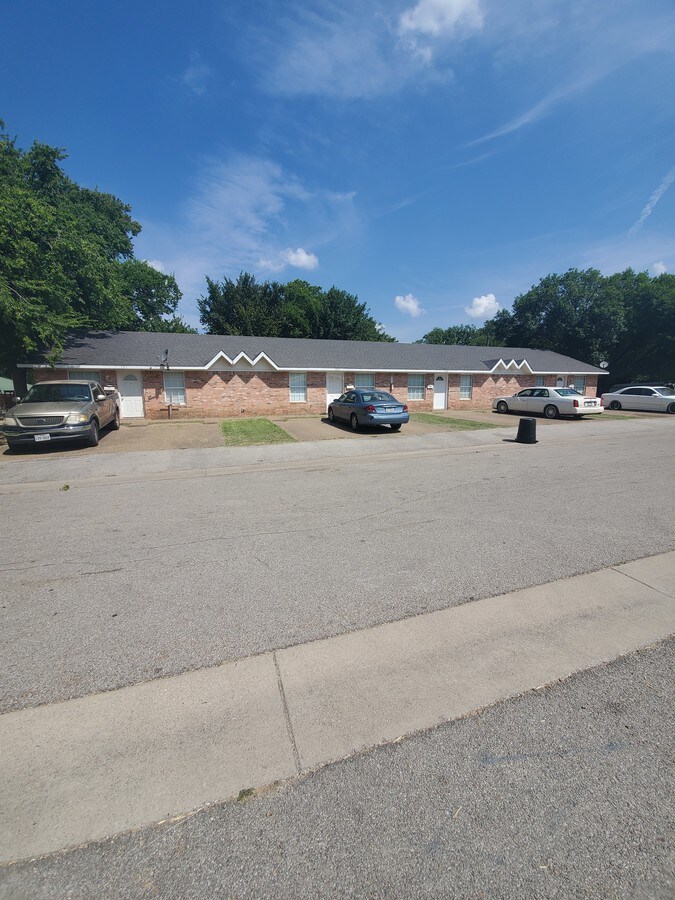 1003 Houston St, Terrell, TX 75160