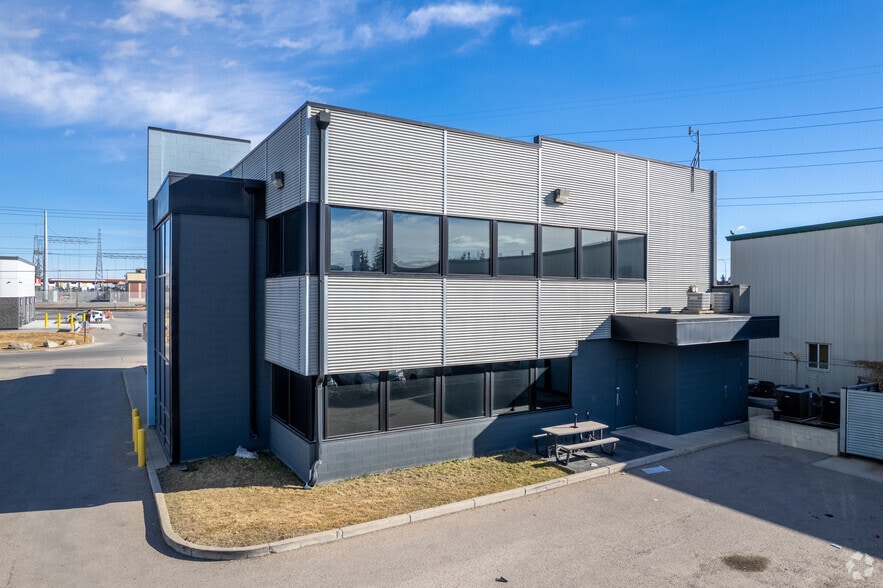 2417 51st Ave SE, Calgary, AB for lease - Building Photo - Image 3 of 5