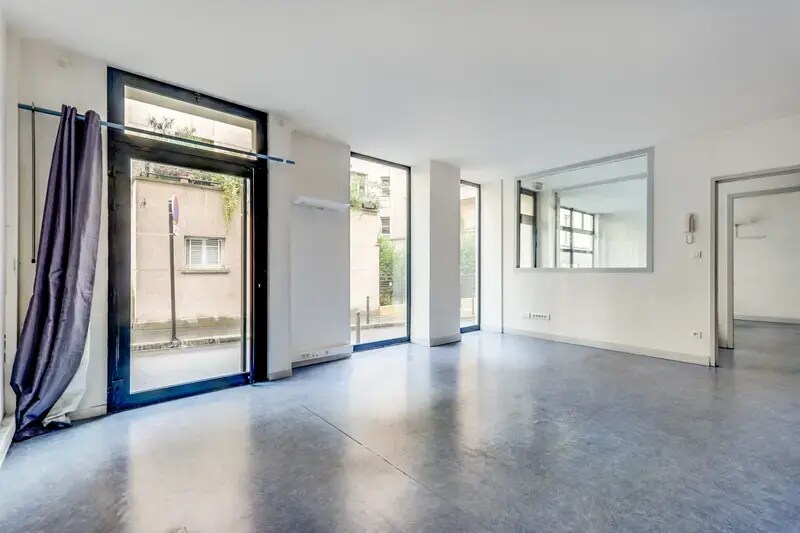 Multifamily in Paris for sale - Interior Photo - Image 2 of 6