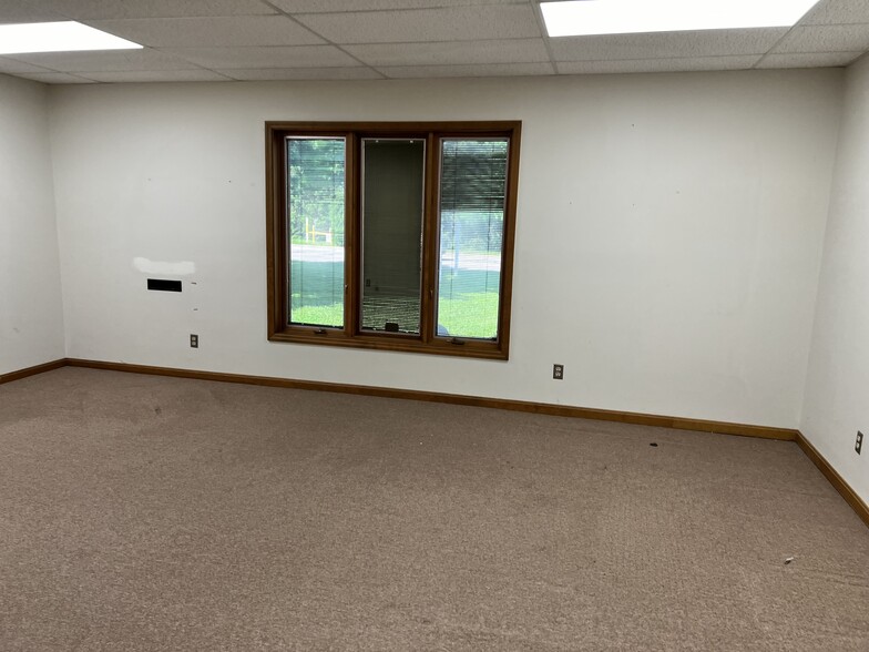 331 Kimber Ln, Evansville, IN for sale - Interior Photo - Image 3 of 4