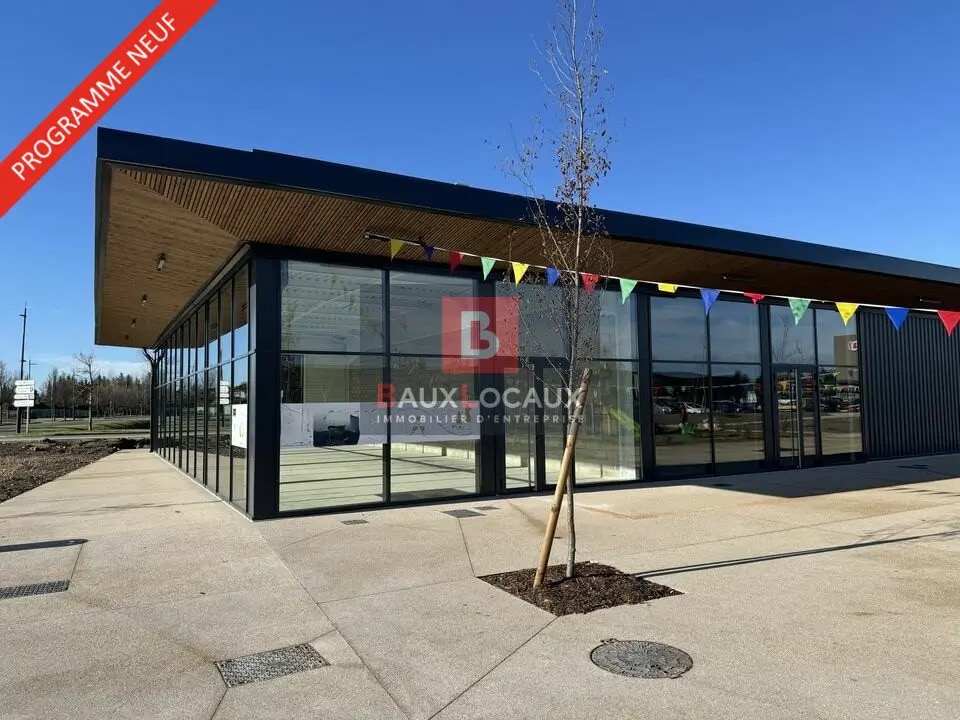 Retail in Monteux for lease Building Photo- Image 1 of 6