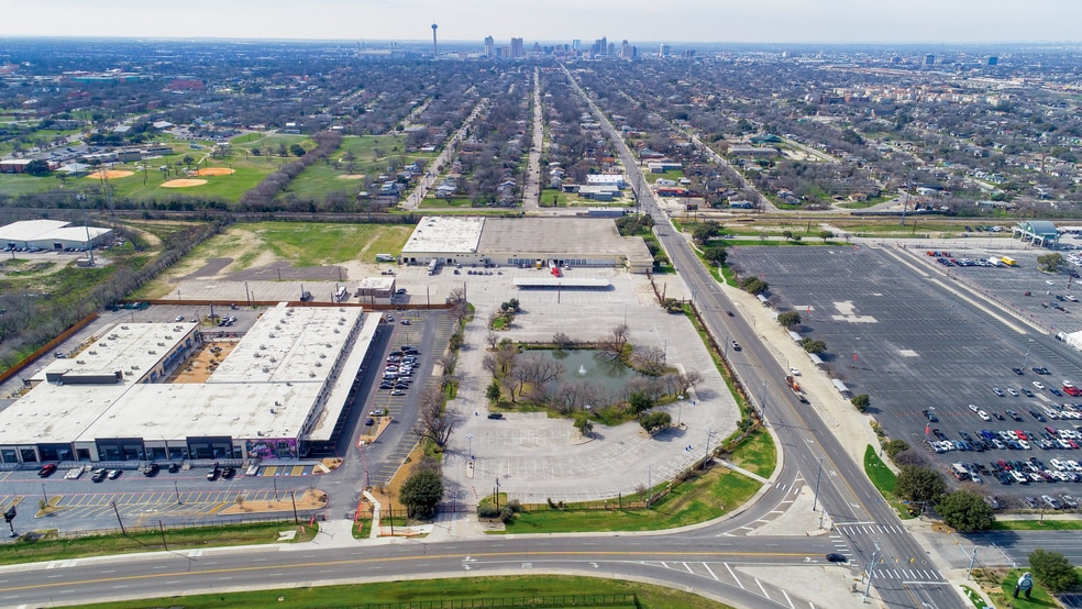 3000 E Houston St, San Antonio, TX for lease - Building Photo - Image 3 of 26