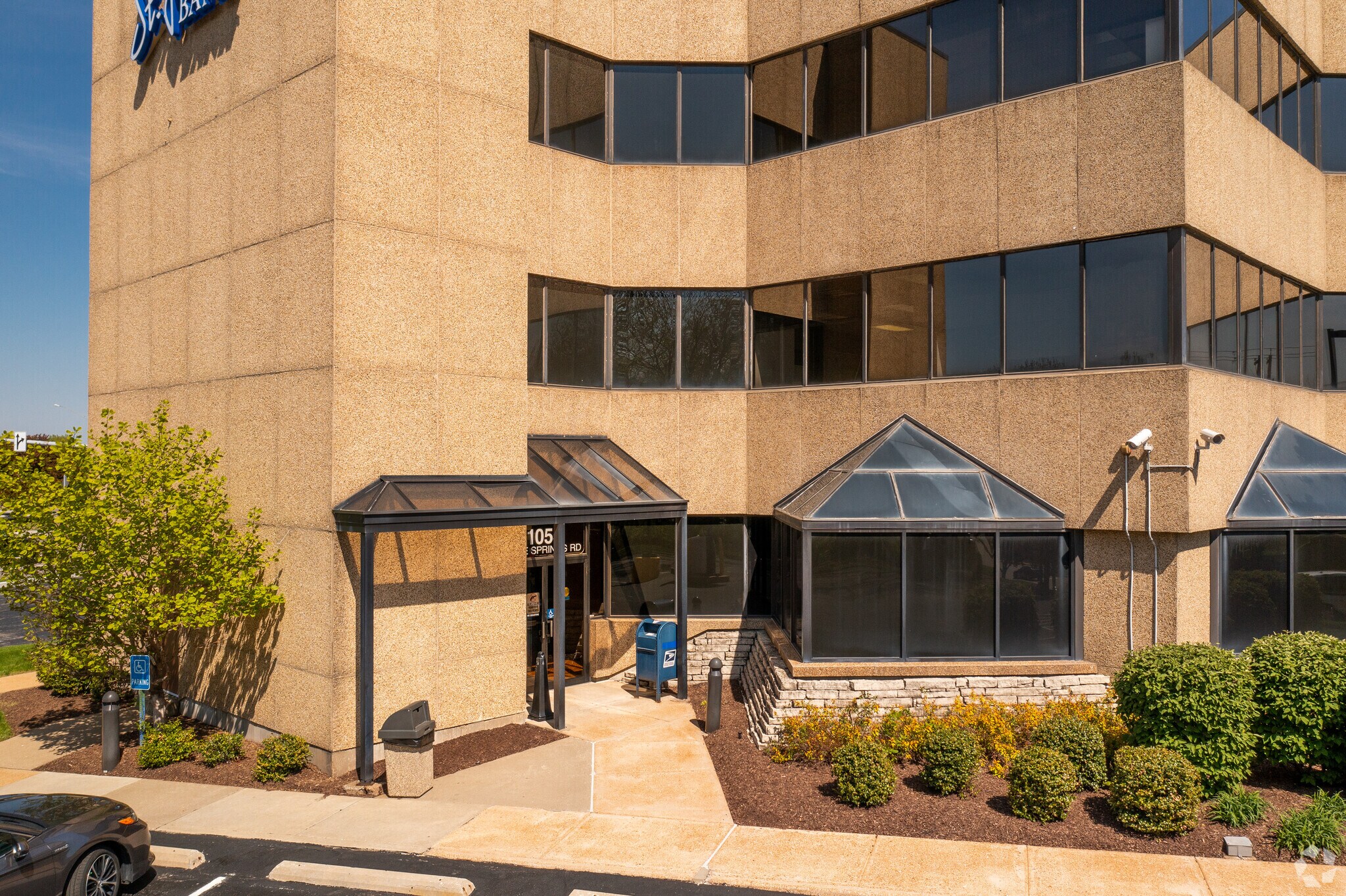 1053 Cave Springs Rd, Saint Peters, MO 63376 St. John's Bank & Trust