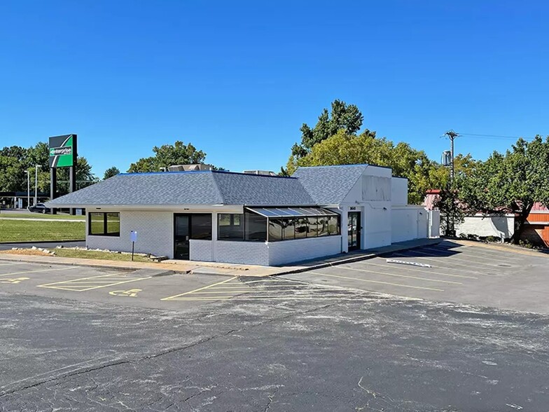 9640 Natural Bridge Rd, Saint Louis, MO for sale - Primary Photo - Image 1 of 1