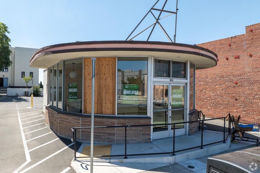 951 C St, Hayward, CA for lease - Building Photo - Image 2 of 6