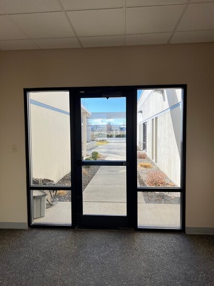 415 N Roosevelt St, Kennewick, WA for lease - Interior Photo - Image 3 of 22