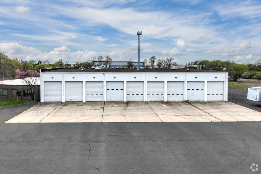 2013 Route 130 S, Florence, NJ for lease - Building Photo - Image 2 of 6