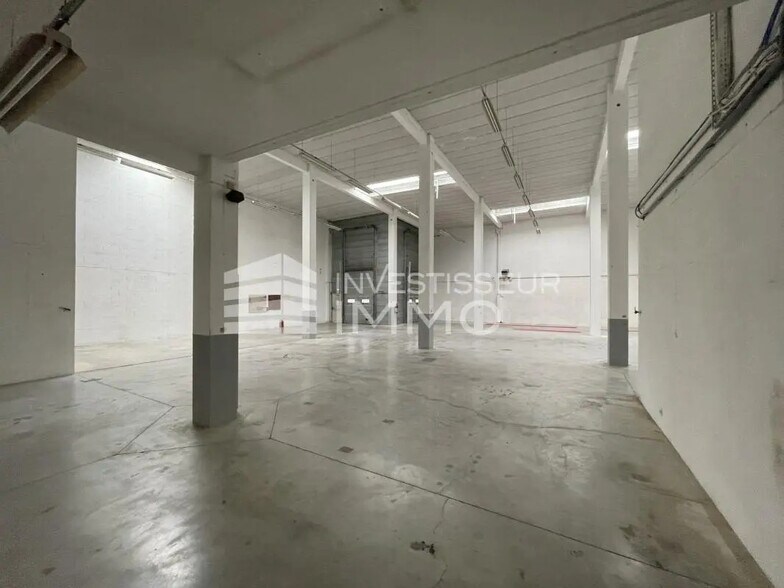 Flex in Émerainville for lease - Interior Photo - Image 1 of 7